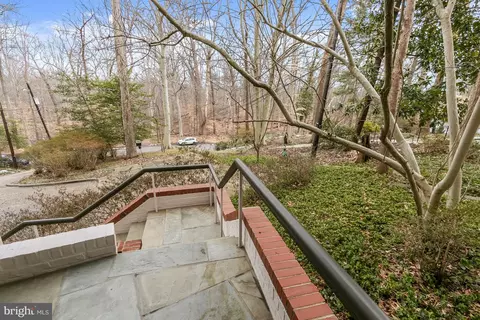 Exterior - 2400 44th St NW, Washington, DC 20007 photo 5 of 10