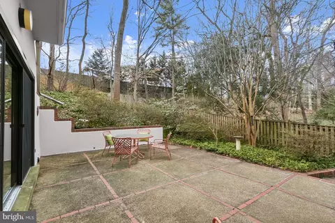 Exterior - 2400 44th St NW, Washington, DC 20007 photo 10 of 10