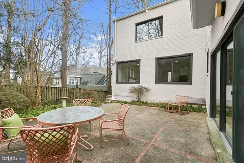 Exterior - 2400 44th St NW, Washington, DC 20007 photo 6 of 10