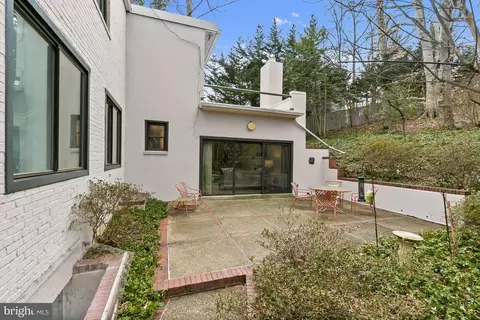 Exterior - 2400 44th St NW, Washington, DC 20007 photo 9 of 10