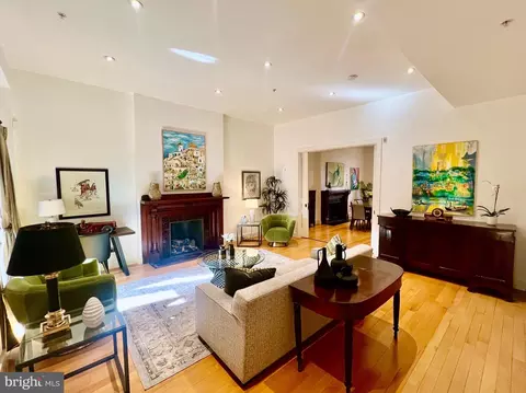 1516 R St NW #2, Washington, DC 20009