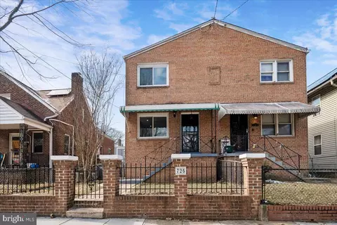 725 Croissant Pl SE, Washington, DC 20019