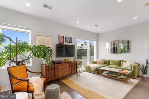 653 Irving St NW #7, Washington, DC 20010