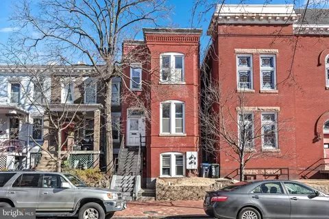 Exterior - 330 4th St SE, Washington, DC 20003 photo 5 of 8