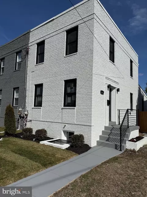 5049 8th St NE, Washington, DC 20017