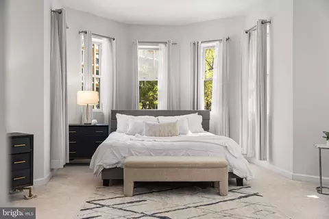 Bedroom - 656 9th St NE, Washington, DC 20002 photo 1 of 11