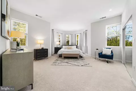 Bedroom - 656 9th St NE, Washington, DC 20002 photo 6 of 11