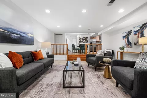 Living - 656 9th St NE, Washington, DC 20002 photo 6 of 6