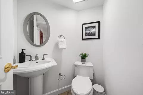 Other - 656 9th St NE, Washington, DC 20002 photo 13 of 17