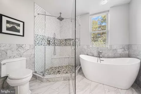 Bath - 656 9th St NE, Washington, DC 20002 photo 3 of 5