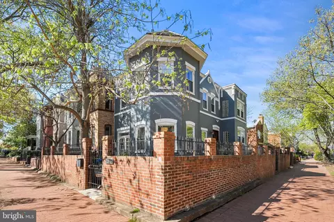 656 9th St NE, Washington, DC 20002