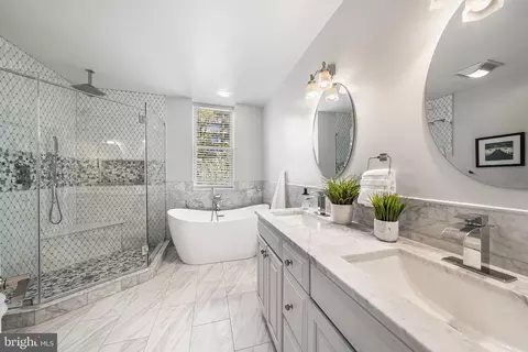 Bath - 656 9th St NE, Washington, DC 20002 photo 2 of 5