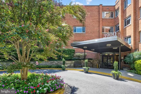 3900 Tunlaw Rd NW #618, Washington, DC 20007