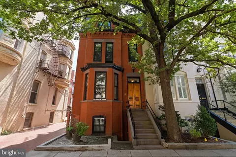 2010 Hillyer Pl NW, Washington, DC 20009