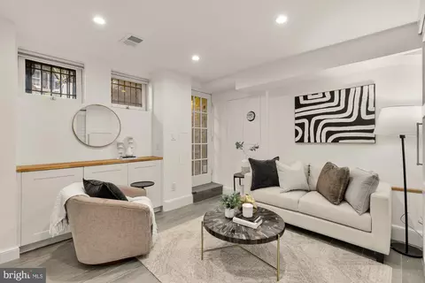 1561 33rd St NW, Washington, DC 20007 photo 17