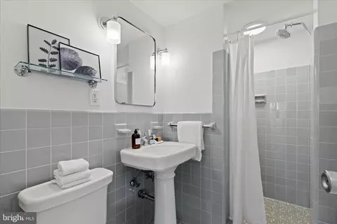 Bath - 3900 Watson Pl NW #A- 8E, Washington, DC 20016 photo 1 of 2