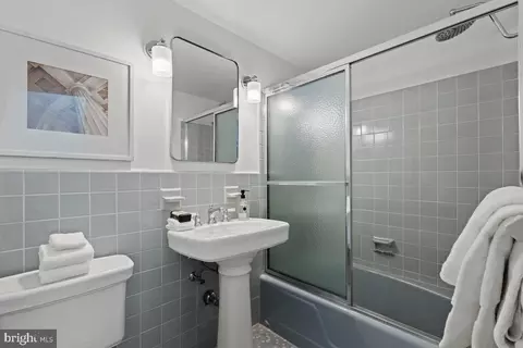 Bath - 3900 Watson Pl NW #A- 8E, Washington, DC 20016 photo 2 of 2
