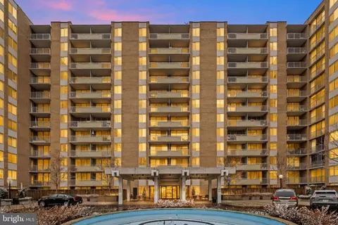 3001 Veazey Ter NW #703, Washington, DC 20008