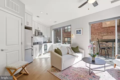 2550 17th St NW #305, Washington, DC 20009