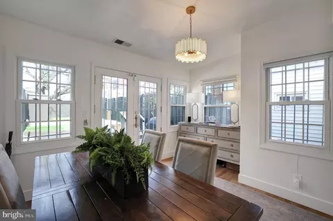 Dining - 708 I St SE, Washington, DC 20003 photo 3 of 4