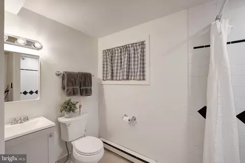 Bath - 708 I St SE, Washington, DC 20003 photo 4 of 4