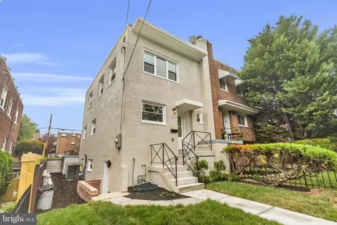 5274 Chillum Pl NE, Washington, DC 20011