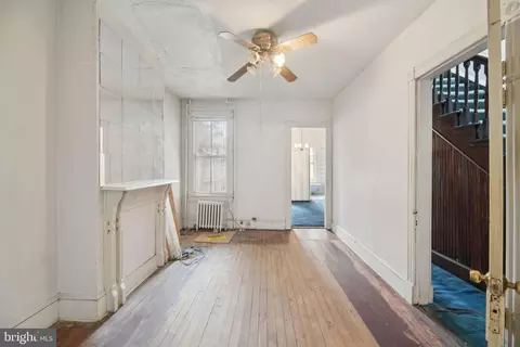 Living - 712 4th St SE, Washington, DC 20003 photo 2 of 4