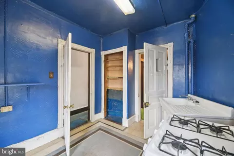 Entry Way - 712 4th St SE, Washington, DC 20003 photo 6 of 9