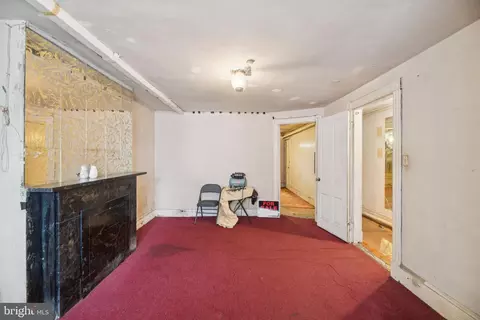 Living - 712 4th St SE, Washington, DC 20003 photo 4 of 4