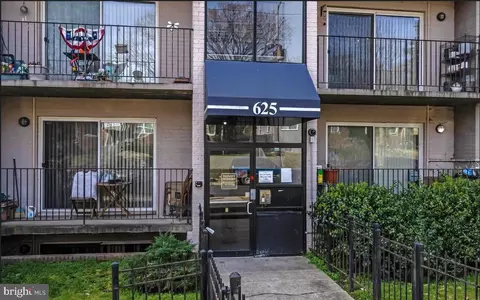 625 Chesapeake St SE #207, Washington, DC 20032