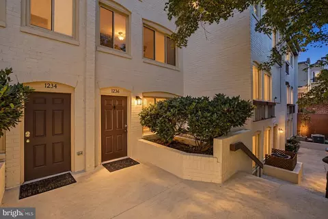 1236 Eton Ct NW #T19, Washington, DC 20007