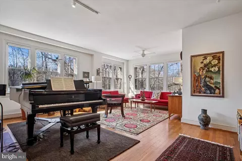 3041 Sedgwick St NW #301D, Washington, DC 20008