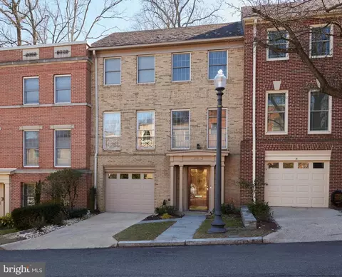 2712 Unicorn Ln NW, Washington, DC 20015