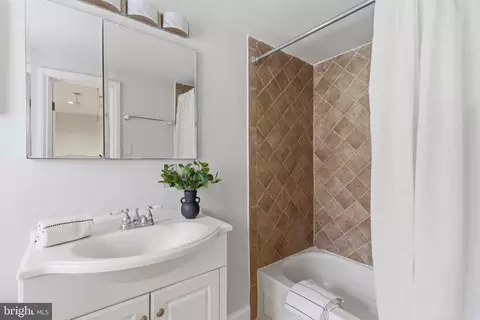 Bath - 2719 Dumbarton St NW, Washington, DC 20007 photo 2 of 3