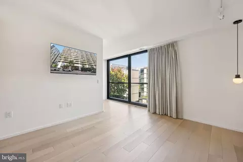 Living - 925 H St NW #903, Washington, DC 20001 photo 4 of 4