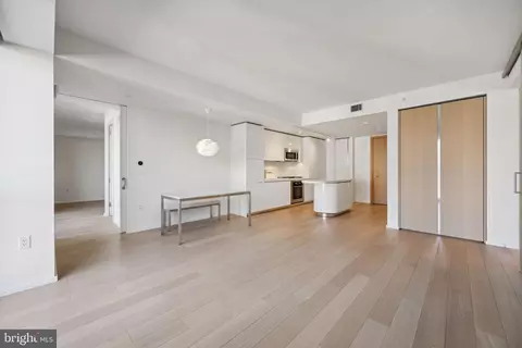 Living - 925 H St NW #903, Washington, DC 20001 photo 2 of 4