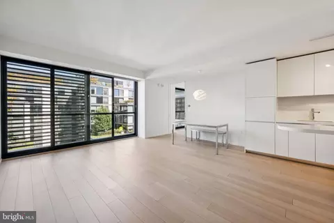Living - 925 H St NW #903, Washington, DC 20001 photo 1 of 4