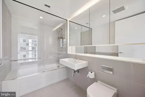 Bath - 925 H St NW #903, Washington, DC 20001 photo 2 of 2