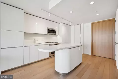Kitchen - 925 H St NW #903, Washington, DC 20001 photo 2 of 5