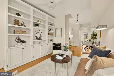 909 8th St NE, Washington, DC 20002