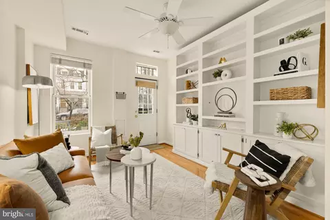 Living - 909 8th St NE, Washington, DC 20002 photo 1 of 2