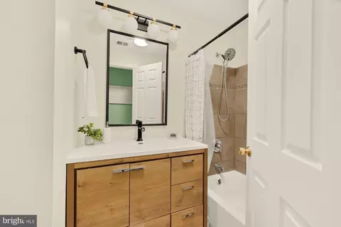 Bath - 909 8th St NE, Washington, DC 20002 photo 3 of 4