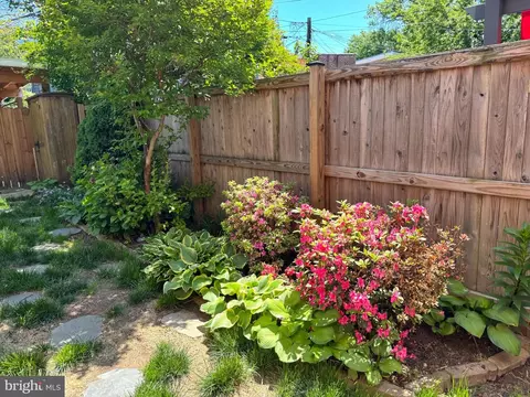 Exterior - 909 8th St NE, Washington, DC 20002 photo 2 of 5