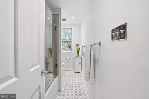 Entry Way - 18 9th St NE #307, Washington, DC 20002 photo 1 of 3