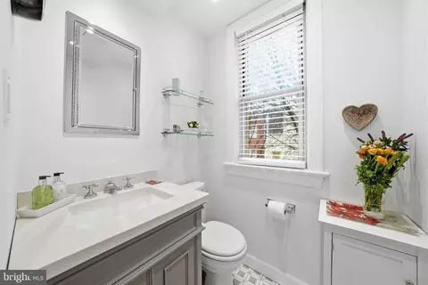 Bath - 18 9th St NE #307, Washington, DC 20002 photo 1 of 2