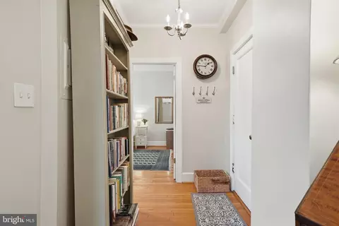Entry Way - 18 9th St NE #307, Washington, DC 20002 photo 2 of 3