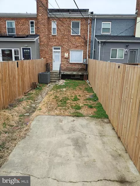 220 33rd St NE, Washington, DC 20019 photo 2