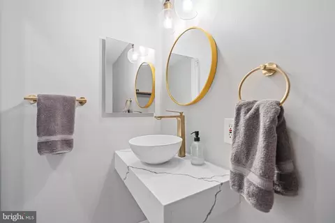 Bath - 30 T St NE #2, Washington, DC 20002 photo 1 of 4