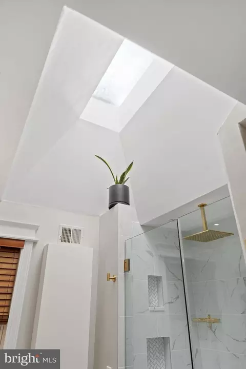 Bath - 30 T St NE #2, Washington, DC 20002 photo 3 of 4
