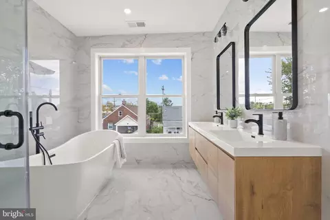 Bath - 2118 Rand Pl NE, Washington, DC 20002 photo 1 of 5